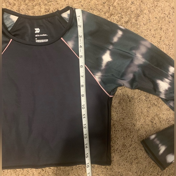 All in motion cropped swim rash guard - Picture 3 of 3